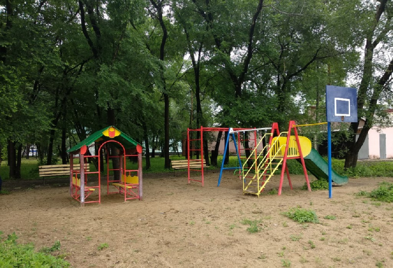 двор детская площадка