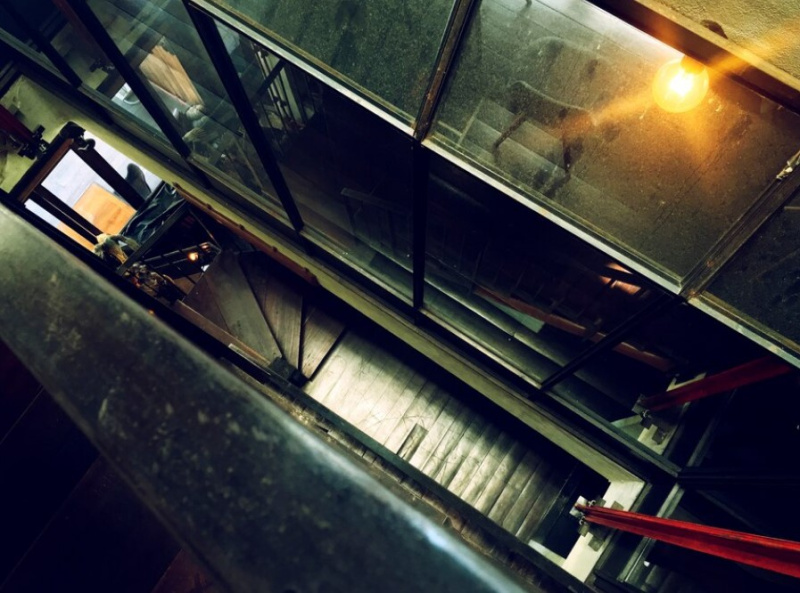 Получил удар ногой в грудь: стали известны подробности смерти благовещенца, разбившегося в шахте лифта 