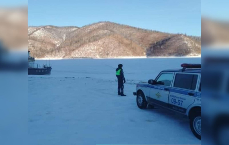 На Зейском водохранилище под лёд ушёл легковой автомобиль