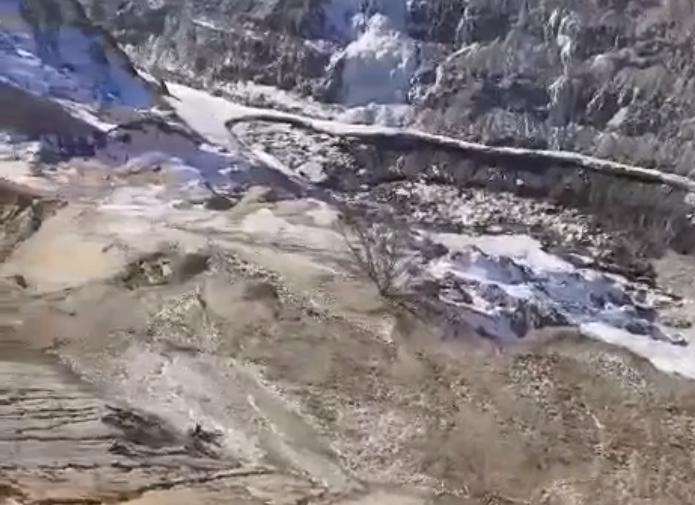 Видео с провалом озера на руднике «Пионер» в Амурской области напугало Сеть - 2x2.su