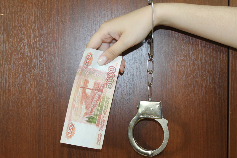 Благовещенец заказал для жены торт за 11 тысяч рублей и нарвался на мошенницу