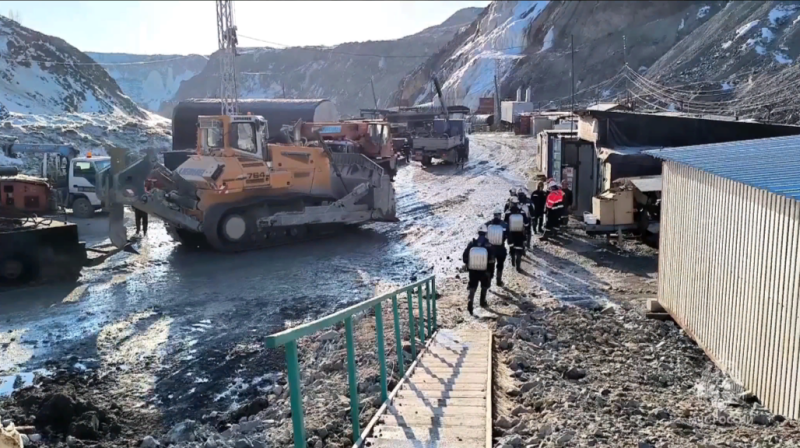 На обвалившемся руднике в Приамурье оказалось в 22 раза больше грунта, чем предполагали