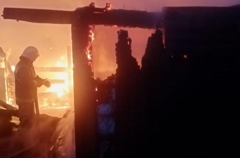 Трое человек погибли в бытовых пожарах в Приамурье за одни сутки