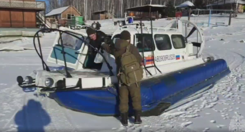 Спасатели помогли туристам-экстремалам, застрявшим у Бурейского водохранилища