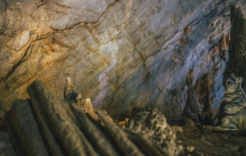 В Зейском районе после обрушения горных пород на руднике под завалами находятся 13 человек
