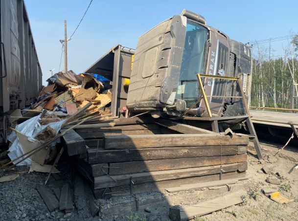 В Селемджинском районе грузовик упал на помещение, в котором находилась женщина