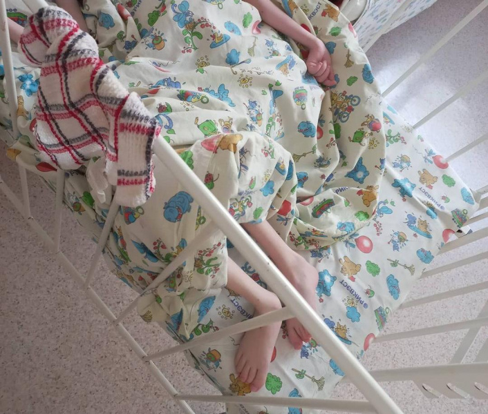 Сотрудников петербургского интерната обвинили в халатности из-за 15-летней умственно отсталой сироты, весящей 13 кг  - 2x2.su