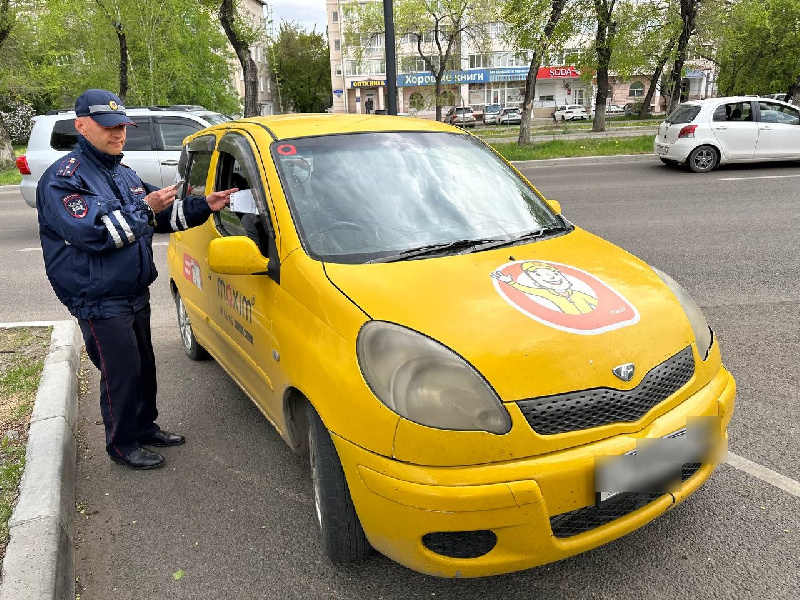 В Благовещенске поймали нескольких таксистов-нелегалов 