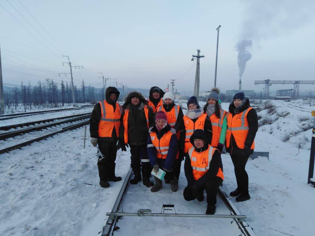 Амурские железнодорожники с замёрзшими лицами прославились на всю Сеть - 2x2.su картинка 3