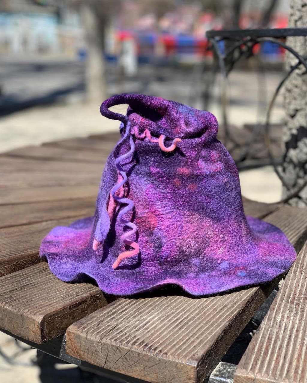 Благовещенка создает из шерсти космические шарфы и шапки для фей - 2x2.su картинка 7