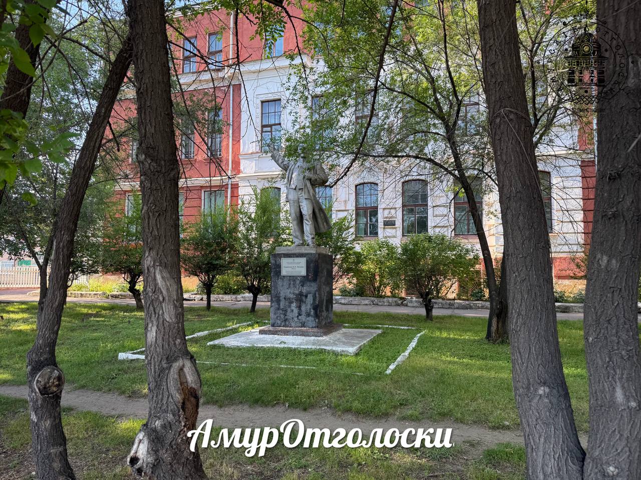 Благовещенцы жалуются на состояние памятника Ленину на ул. Горького - 2x2.su картинка 7