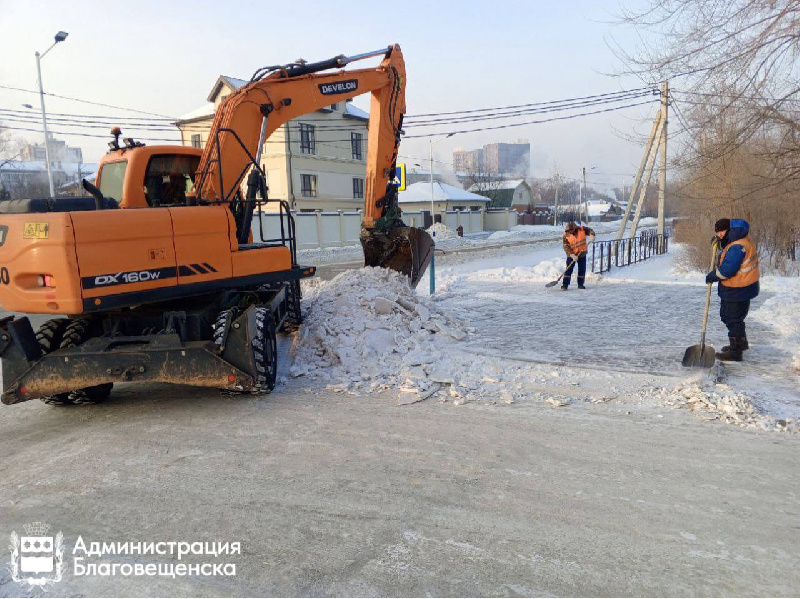 С начала года с улиц Благовещенска вывезли около 2000 тонн снега  - 2x2.su