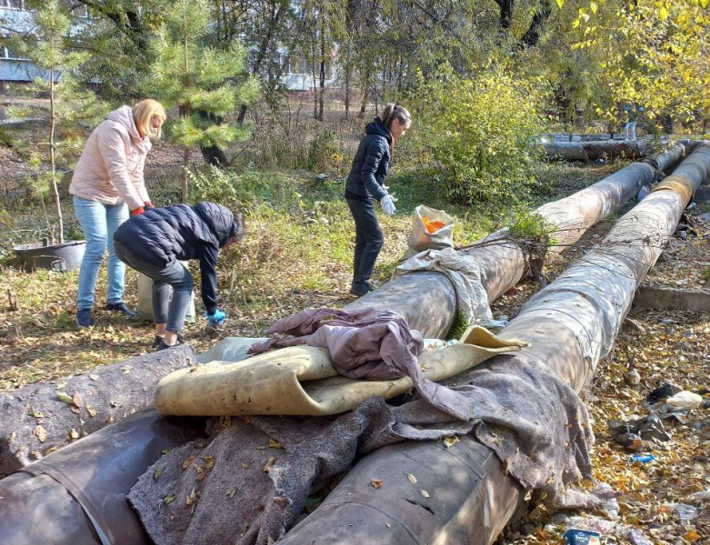 Собрали 40. Фото бывшие работники участка. Крупногабаритные отходы в Японии. Полигон отходная мусорная подгонка на Якутии. Фото мешков с мусором после субботника.