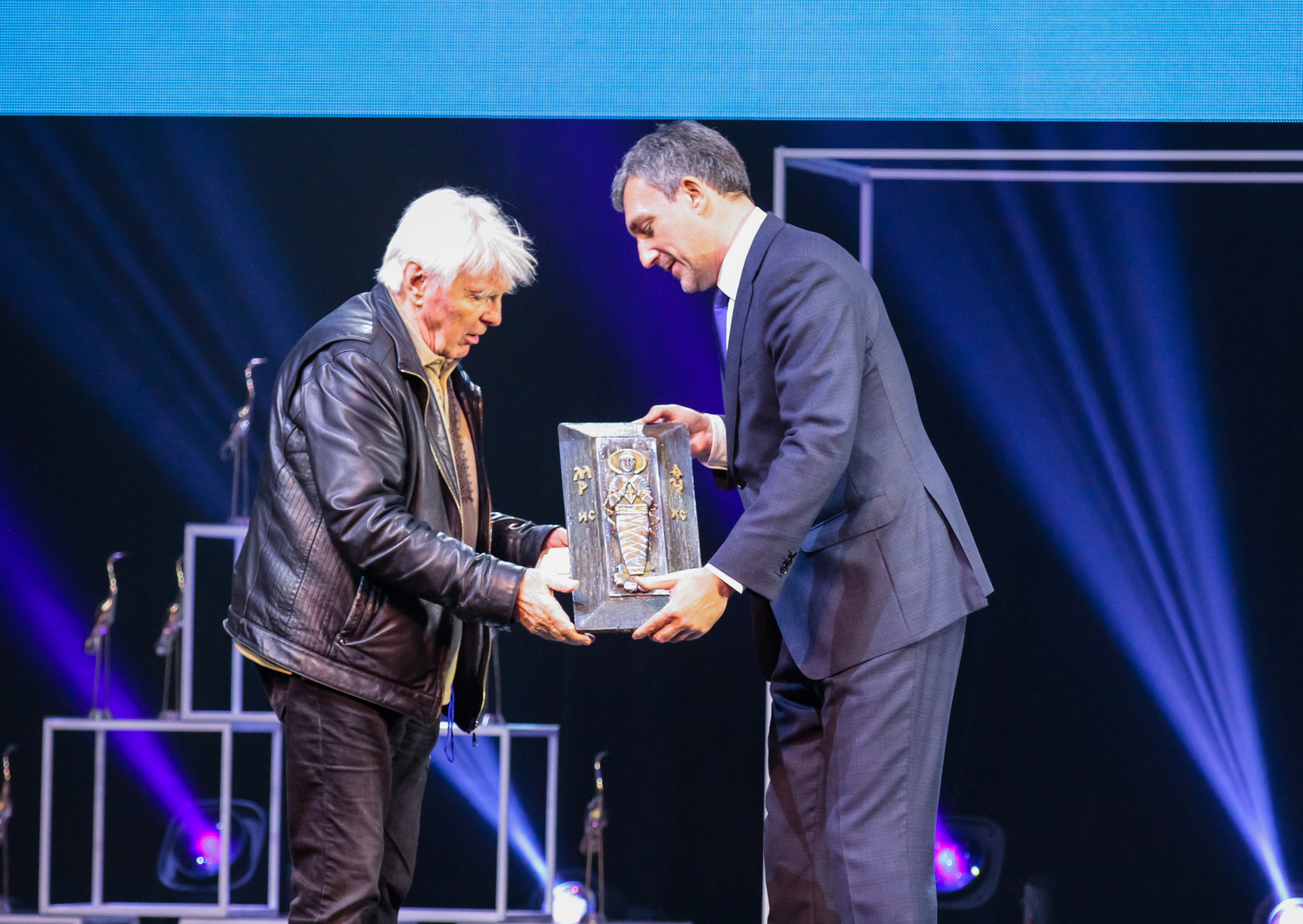 Награды юбилейной «Амурской осени» получили Фёдор Добронравов и Нонна Гришаева - 2x2.su картинка 5