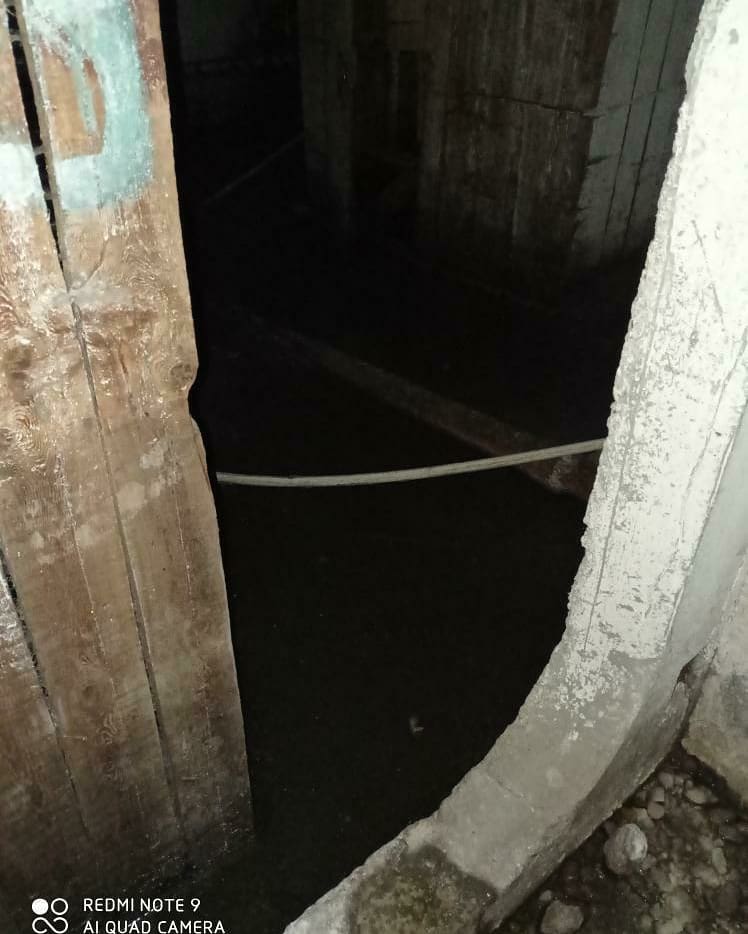 «Дома нечем дышать»: жители Аэропорта жалуются на затопленный нечистотами подвал - 2x2.su картинка 6