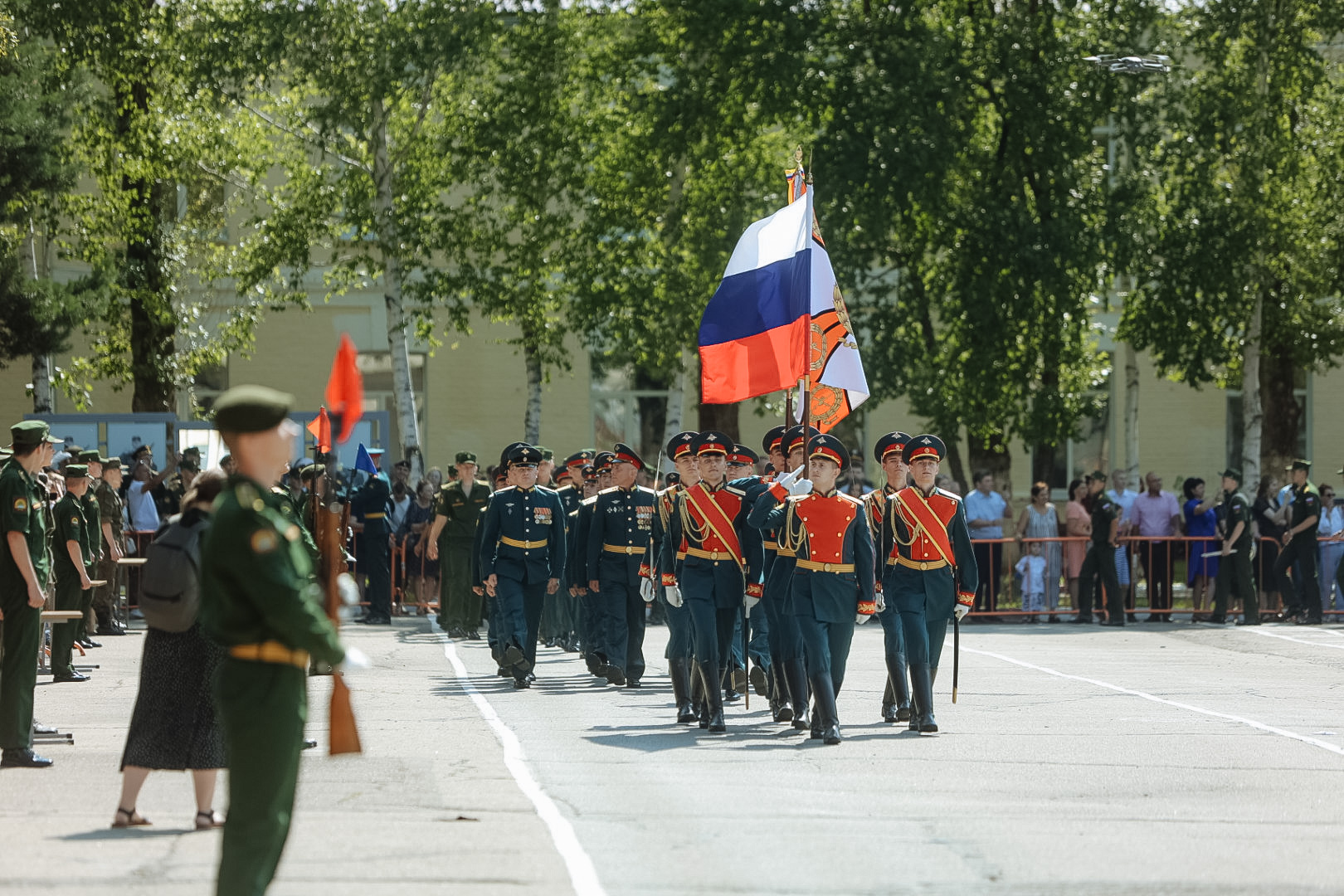 Курсанты ДВОКУ в Благовещенске отметили выпускной плац-концертом и карабин-балетом - 2x2.su картинка 2
