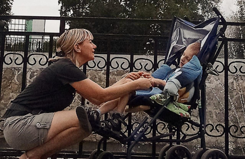 «Маму не заменит»: амурская няня поделилась секретами своей профессии - 2x2.su