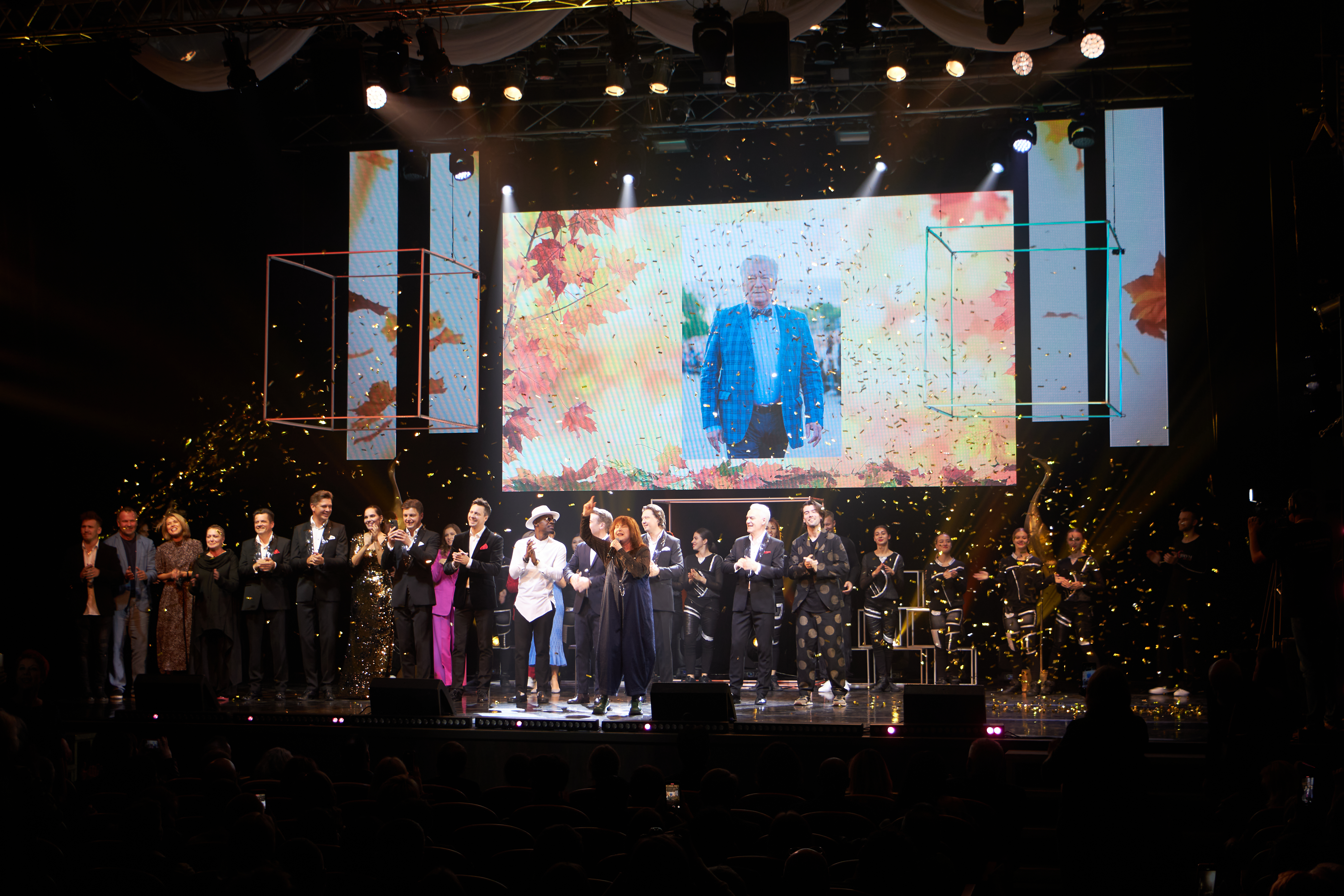 Награды юбилейной «Амурской осени» получили Фёдор Добронравов и Нонна Гришаева - 2x2.su картинка 19