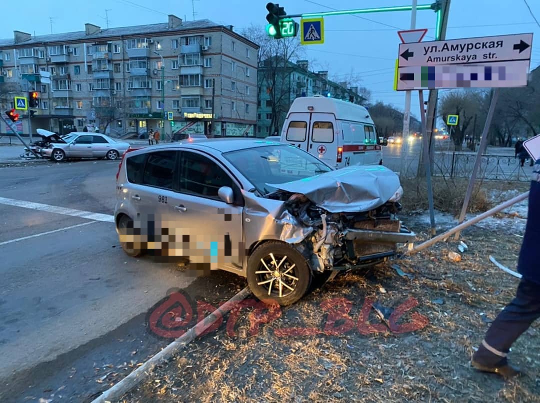 Снова такси: в Благовещенске произошло 2 жёстких ДТП с пострадавшими - 2x2.su картинка 2