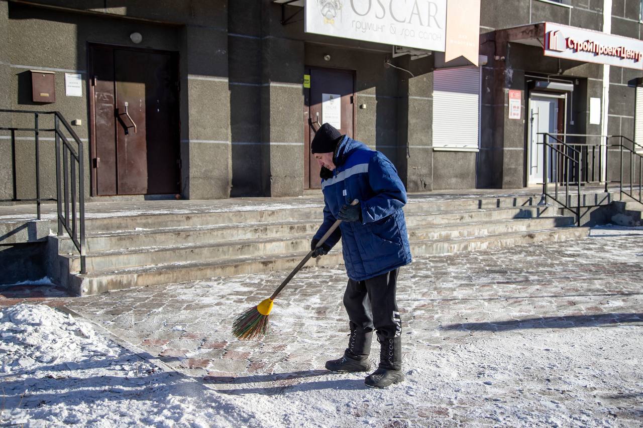 Мэр Благовещенска раскрыл, почему в городе не успевают убирать снег - 2x2.su картинка 3