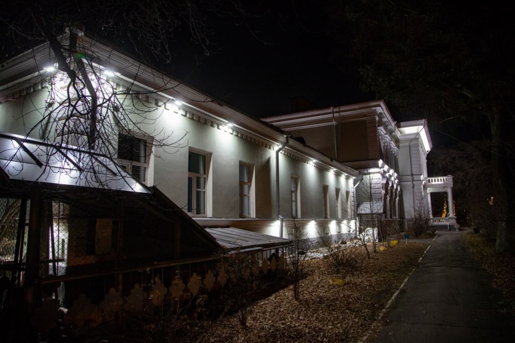 В Благовещенске установили подсветку на историческом здании на улице Ленина - 2x2.su картинка 5