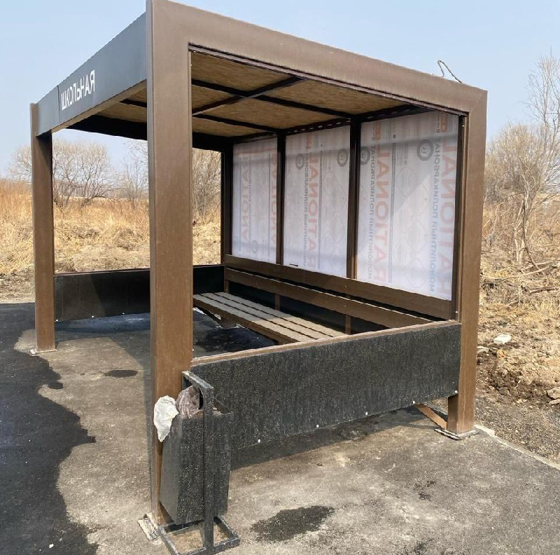 В Архаре разгромили автобусные остановки стоимостью 400 тысяч рублей