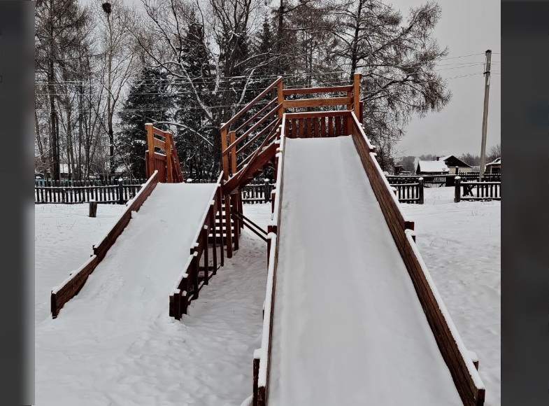 Жители Зеи нашли свою «старую» горку в с. Бомнак - 2x2.su