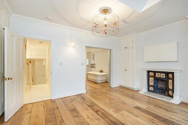 Актёр Бенедикт Камбербэтч предложил поселить беженцев из Украины в один из своих особняков - 2x2.su картинка 3