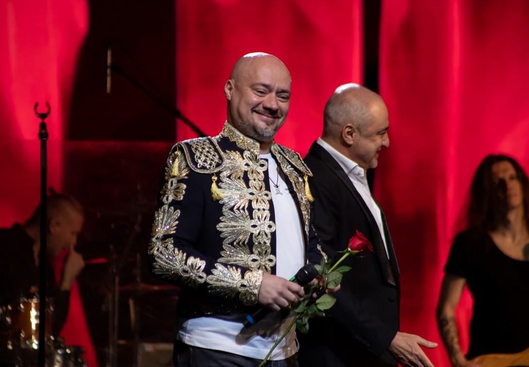 «Зал взорвался!»: перед жителями Благовещенска выступил хор Турецкого  - 2x2.su картинка 7