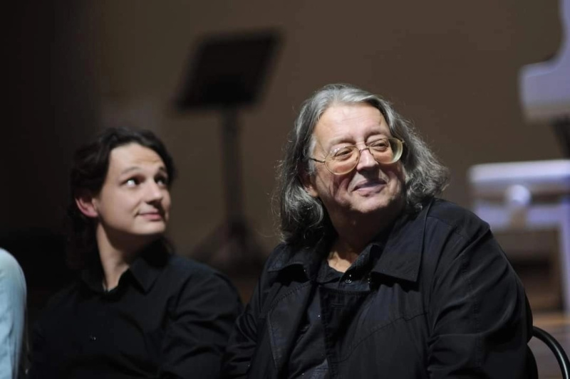 На могиле Градского в годовщину смерти заметили младшего сына музыканта - 2x2.su