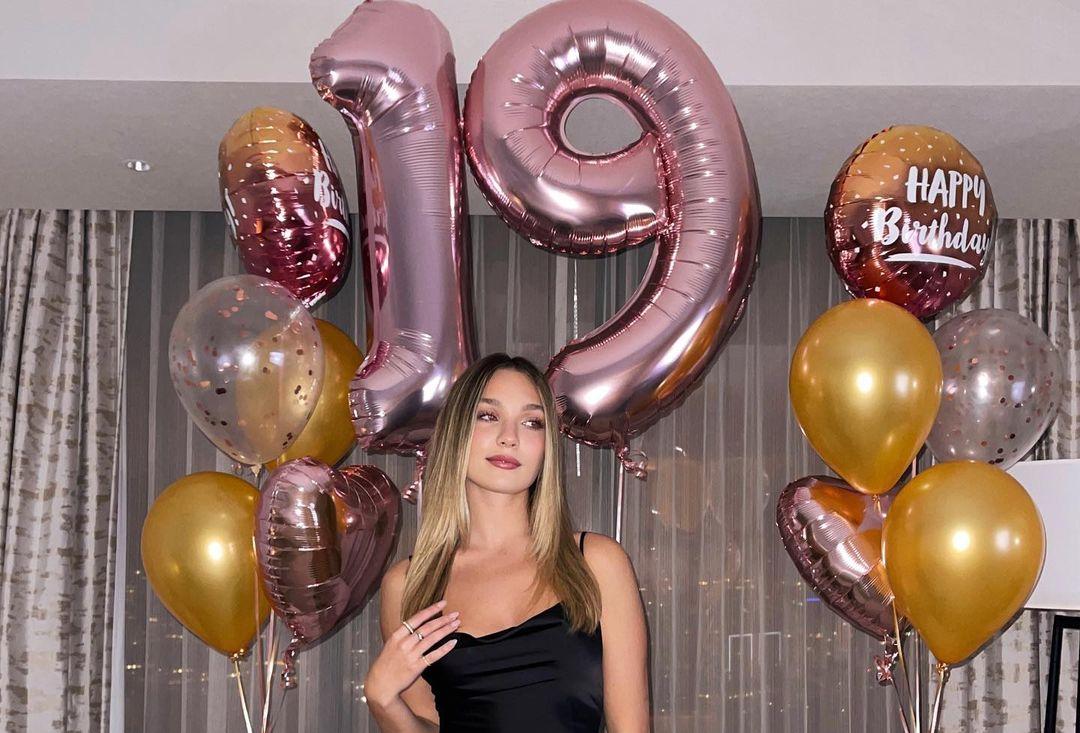 Стало известно, как сейчас выглядит девочка из клипов Sia, покорившая весь мир своими танцами