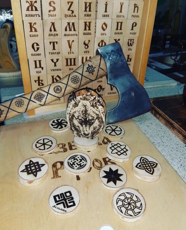 «Не каждому дано»: амурчанин мечтал о генетике, а стал популярным витражным мастером - 2x2.su картинка 5