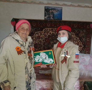 Школьники из Бурейского района помогают пенсионерам осваивать гаджеты - 2x2.su