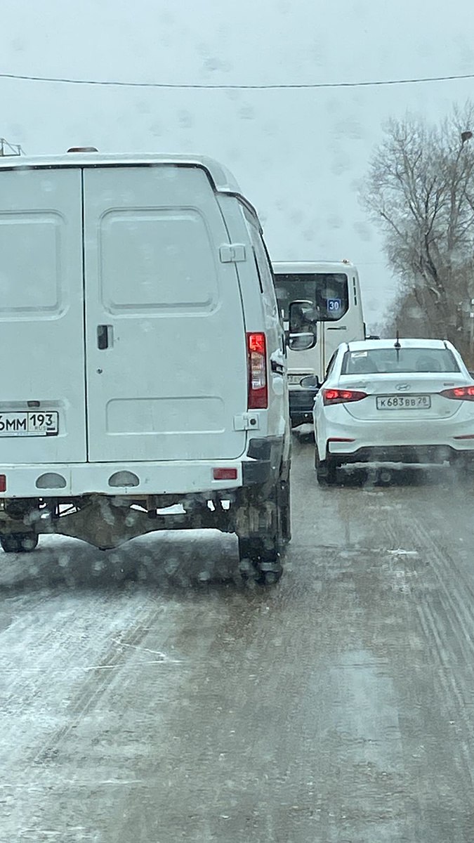 Благовещенск накрыл очередной снегопад, в городе гололёд и пробки - 2x2.su картинка 2