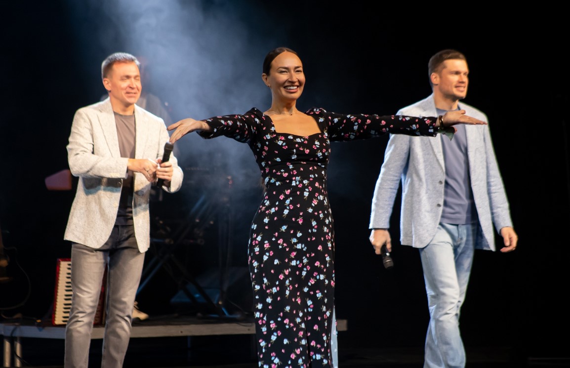 «Зал взорвался!»: перед жителями Благовещенска выступил хор Турецкого  - 2x2.su картинка 5