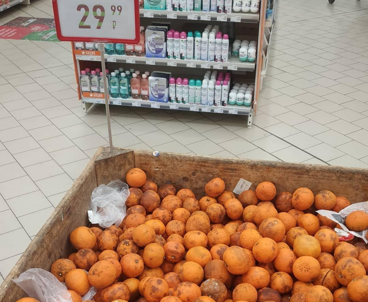 В благовещенском магазине по акции продавали гнилые мандарины - 2x2.su