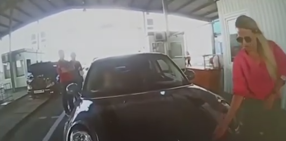 Опубликованы первые фото убийцы Дарьи Дугиной, она приехала в Россию с маленькой дочерью - 2x2.su картинка 3