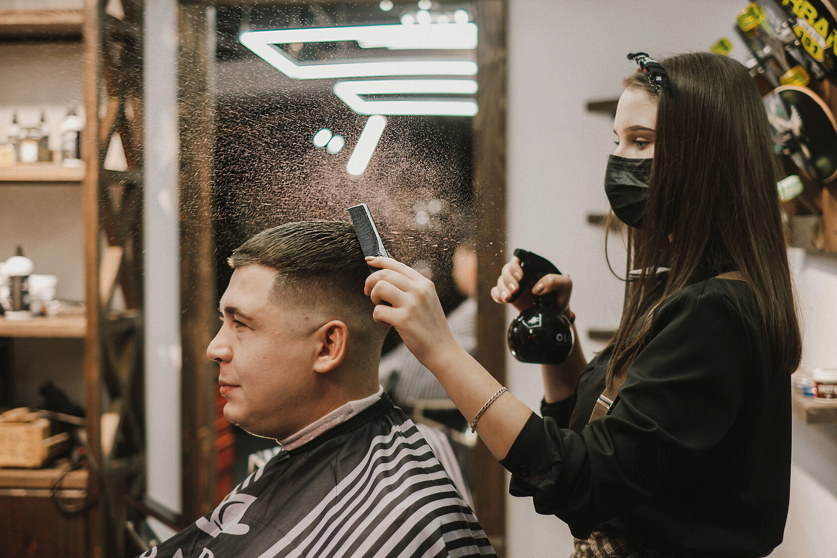 Стильные стрижки и брутальная атмосфера: где найти лучший барбершоп?