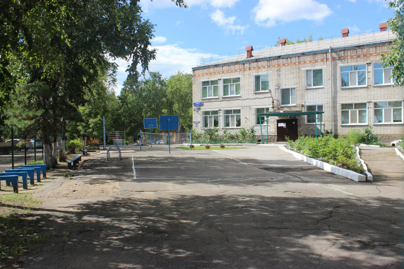 «Дети коленки разбивают»: благовещенцы недовольны состоянием детского сада  - 2x2.su