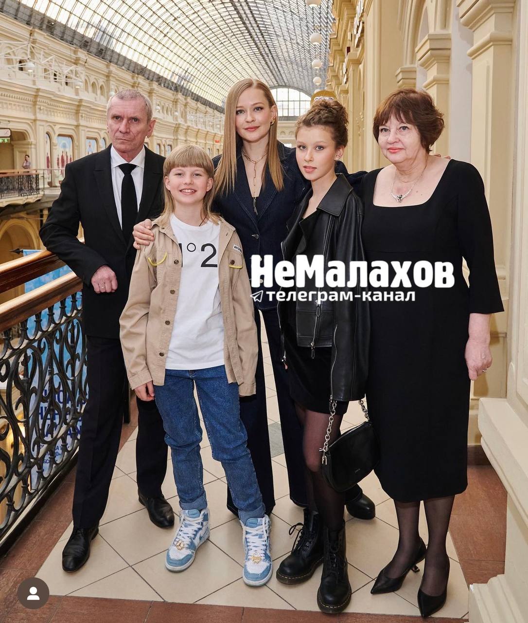 Юлия Пересильд показала редкое фото дочерей и родителей - 2x2.su картинка 2