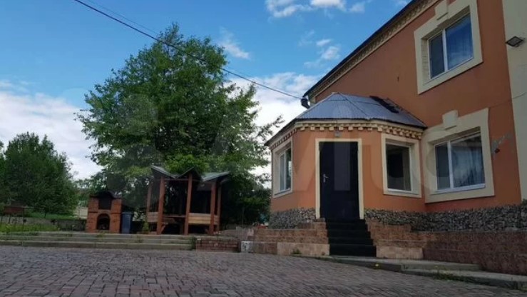 В Благовещенске сдают коттедж с бассейном за 25 тысяч рублей в сутки: обзор недвижимости - 2x2.su