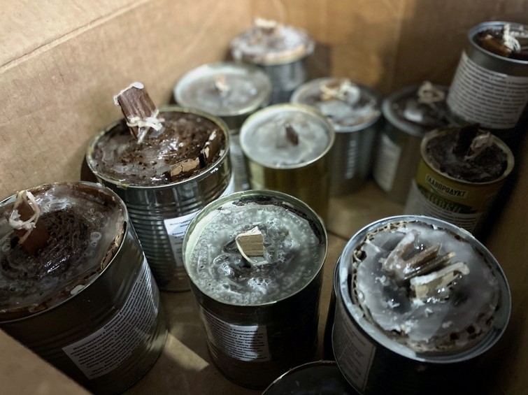 Жительница Белогорска передала участникам СВО два десятка самодельных свечей - 2x2.su картинка 2