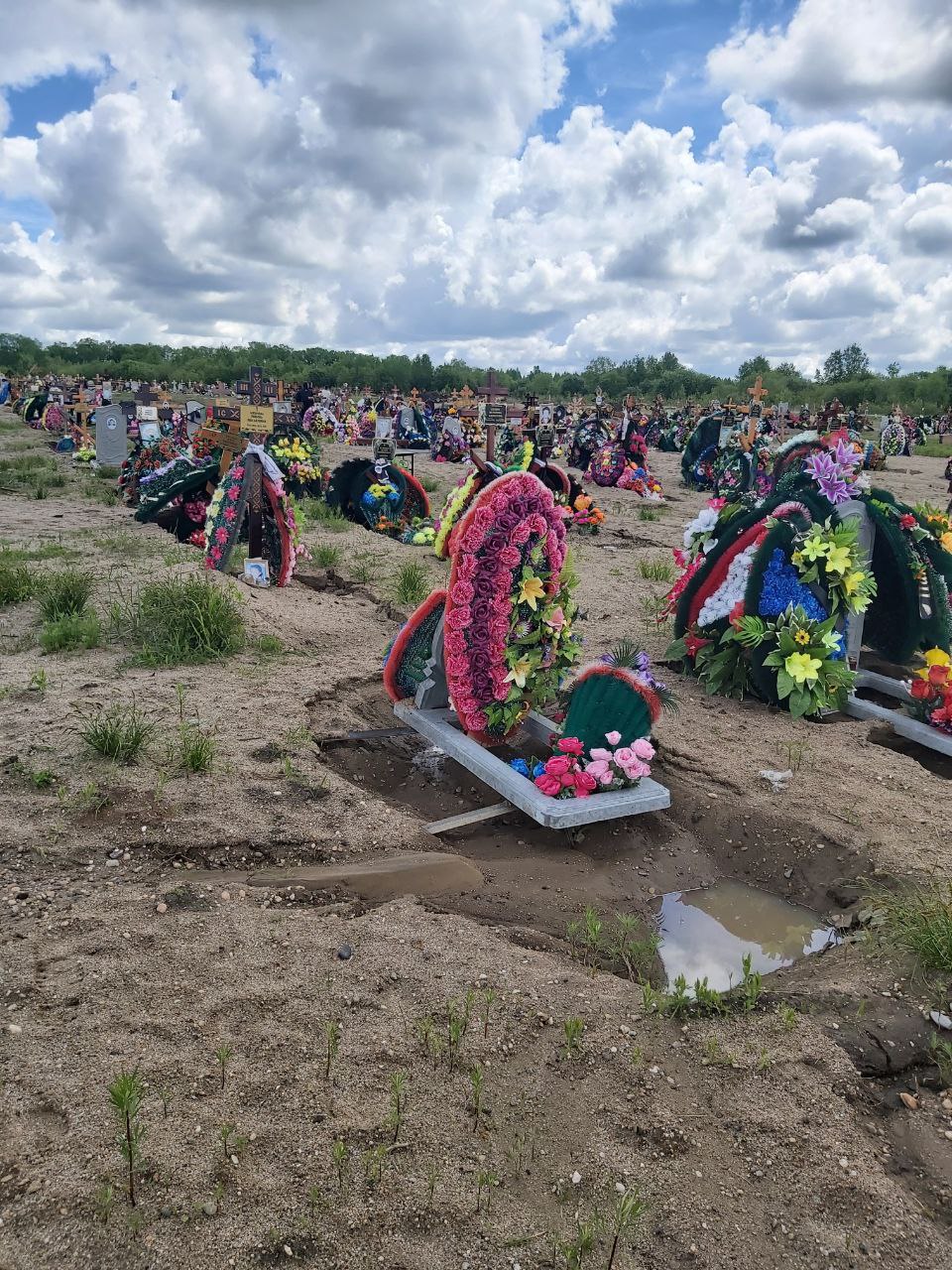 Жителей Благовещенска возмутили затопленные могилы на кладбище  - 2x2.su картинка 3