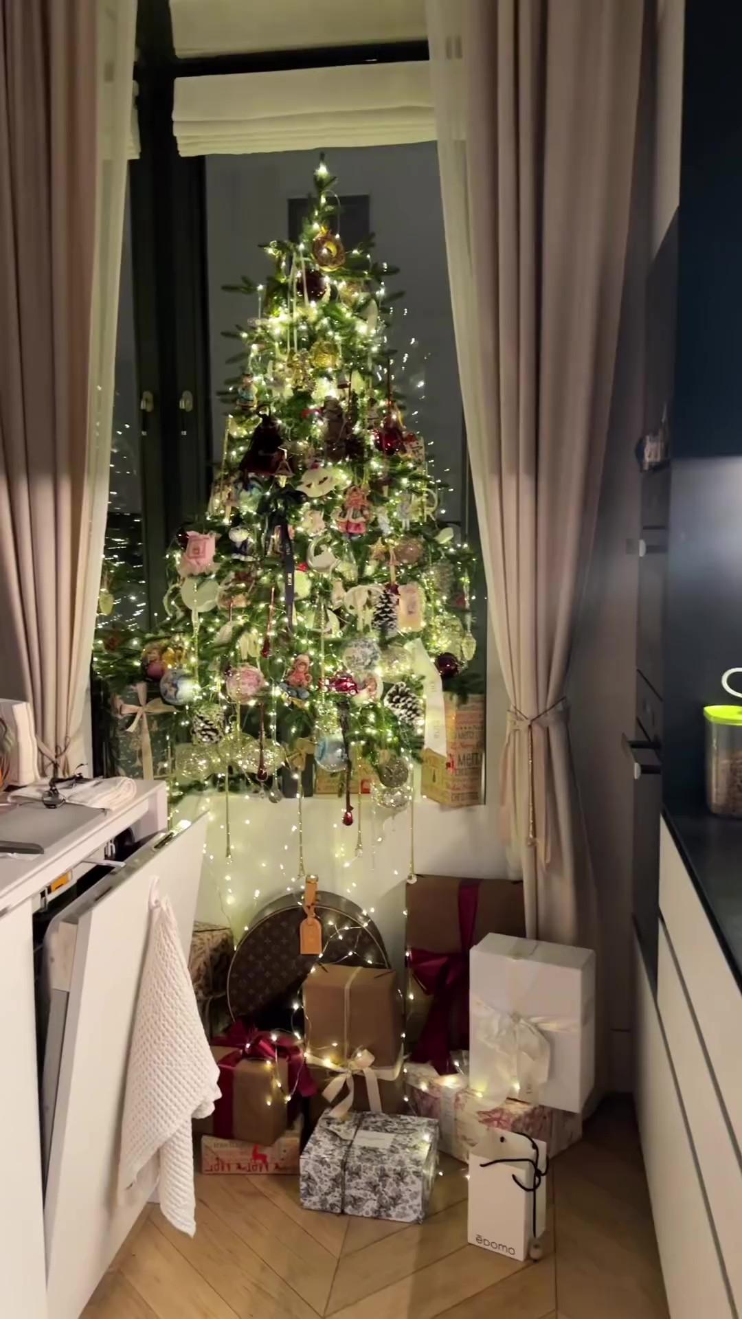 Ольга Бузова показала новогоднюю ёлку стоимостью 300 тысяч рублей - 2x2.su картинка 7