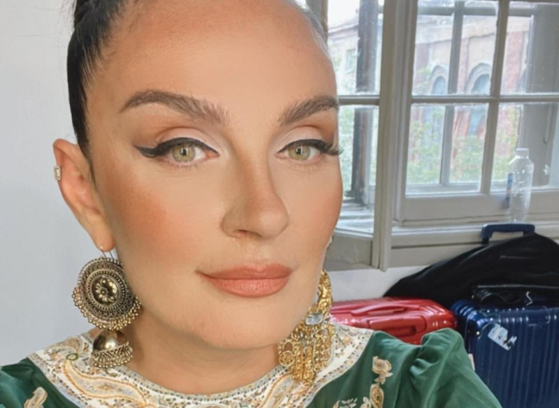 11-летнего сына Елены Ваенги обсуждают в Сети, мальчик растёт настоящим красавцем - 2x2.su