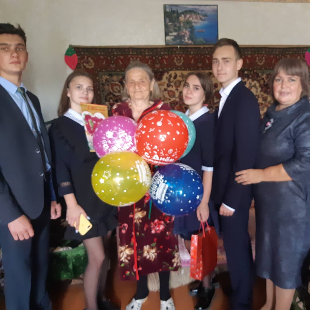 Школьники из Бурейского района помогают пенсионерам осваивать гаджеты - 2x2.su картинка 8