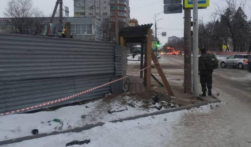 В Благовещенске перекрёсток остался без тротуара из-за строительства торгового центра - 2x2.su