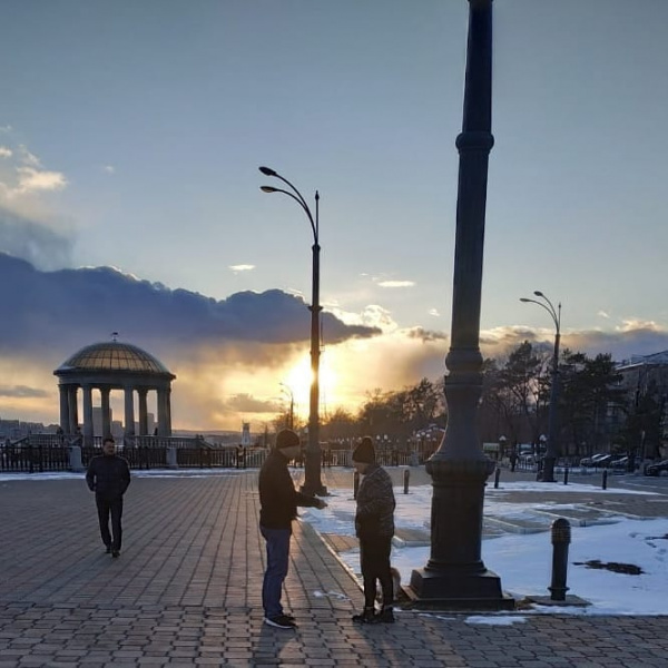 «Не в том месте»: в Благовещенске на набережной «ловили» собачников - 2x2.su