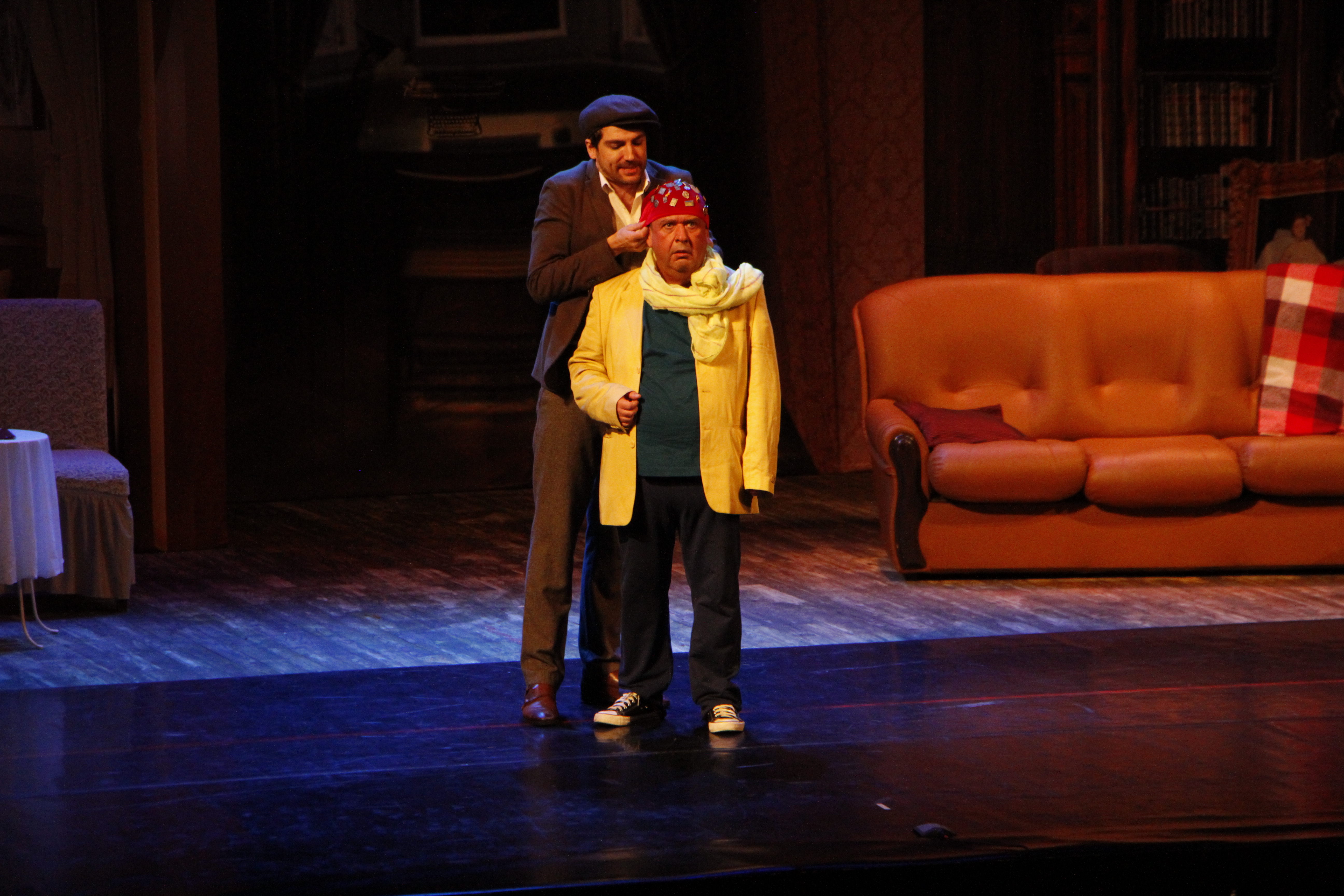 «Смеялись над каждой шуткой»: фестивальный спектакль  «Зигзаг удачи» насмешил амурчан - 2x2.su картинка 7