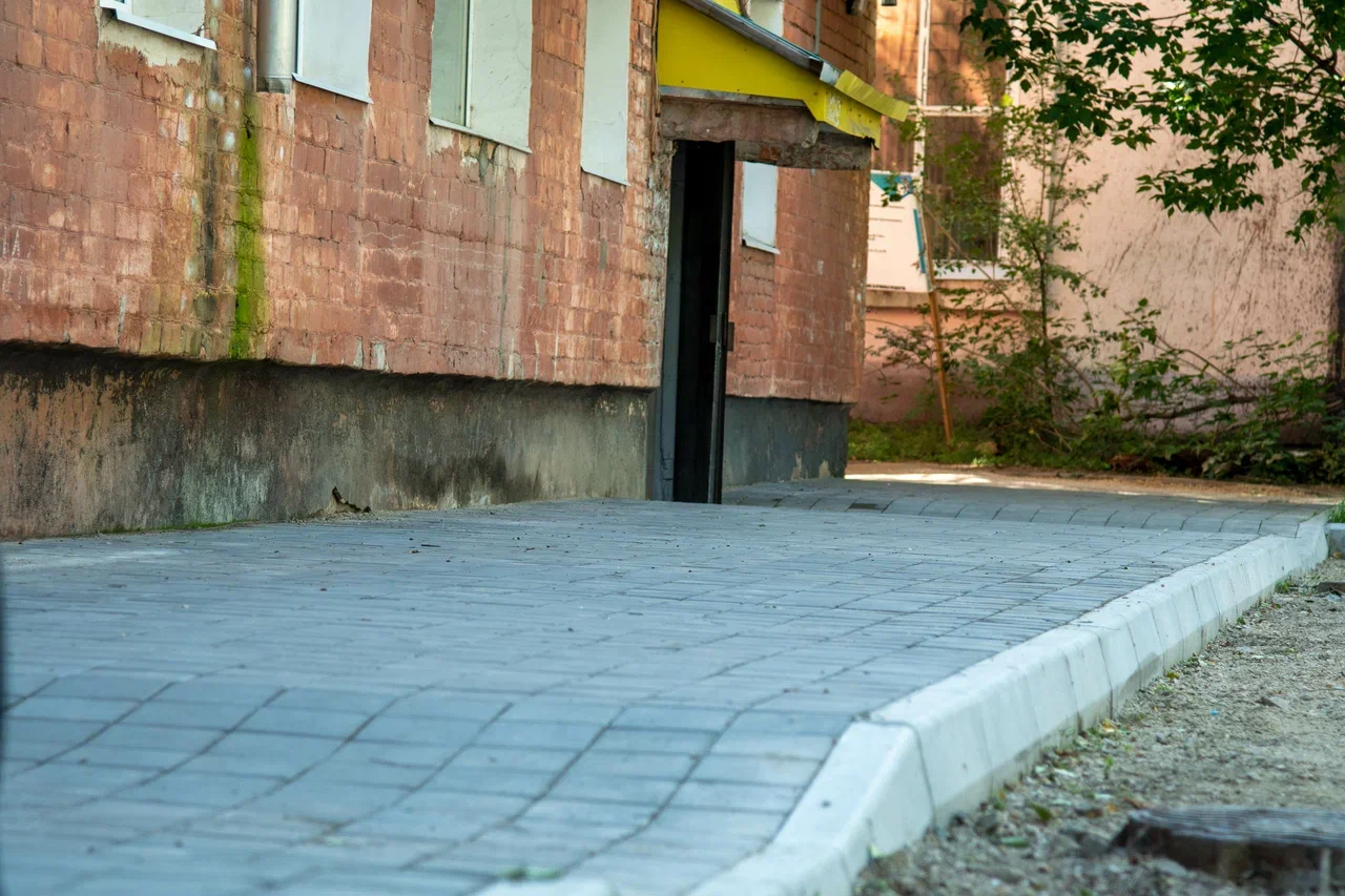 Благодаря нацпроекту «Жильё и городская среда» в Благовещенске уже обновили шесть дворов - 2x2.su картинка 2